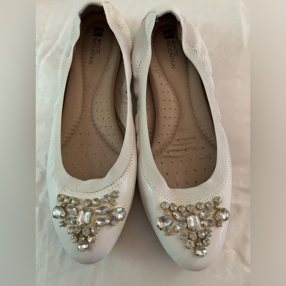 White Mountain White Flats with Rhinestone Embellishments Size 9